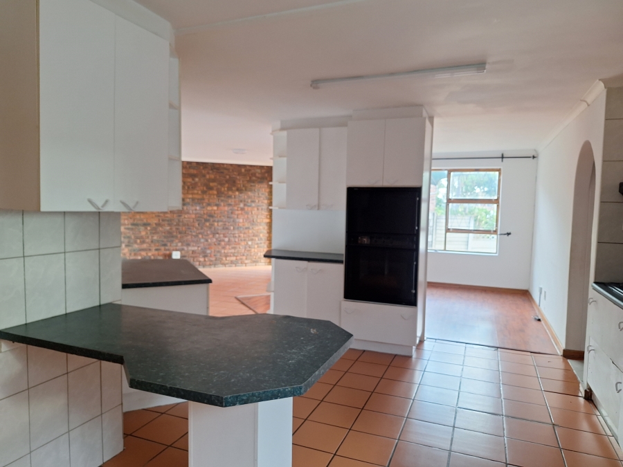 To Let 4 Bedroom Property for Rent in Strelitzia Park Eastern Cape
